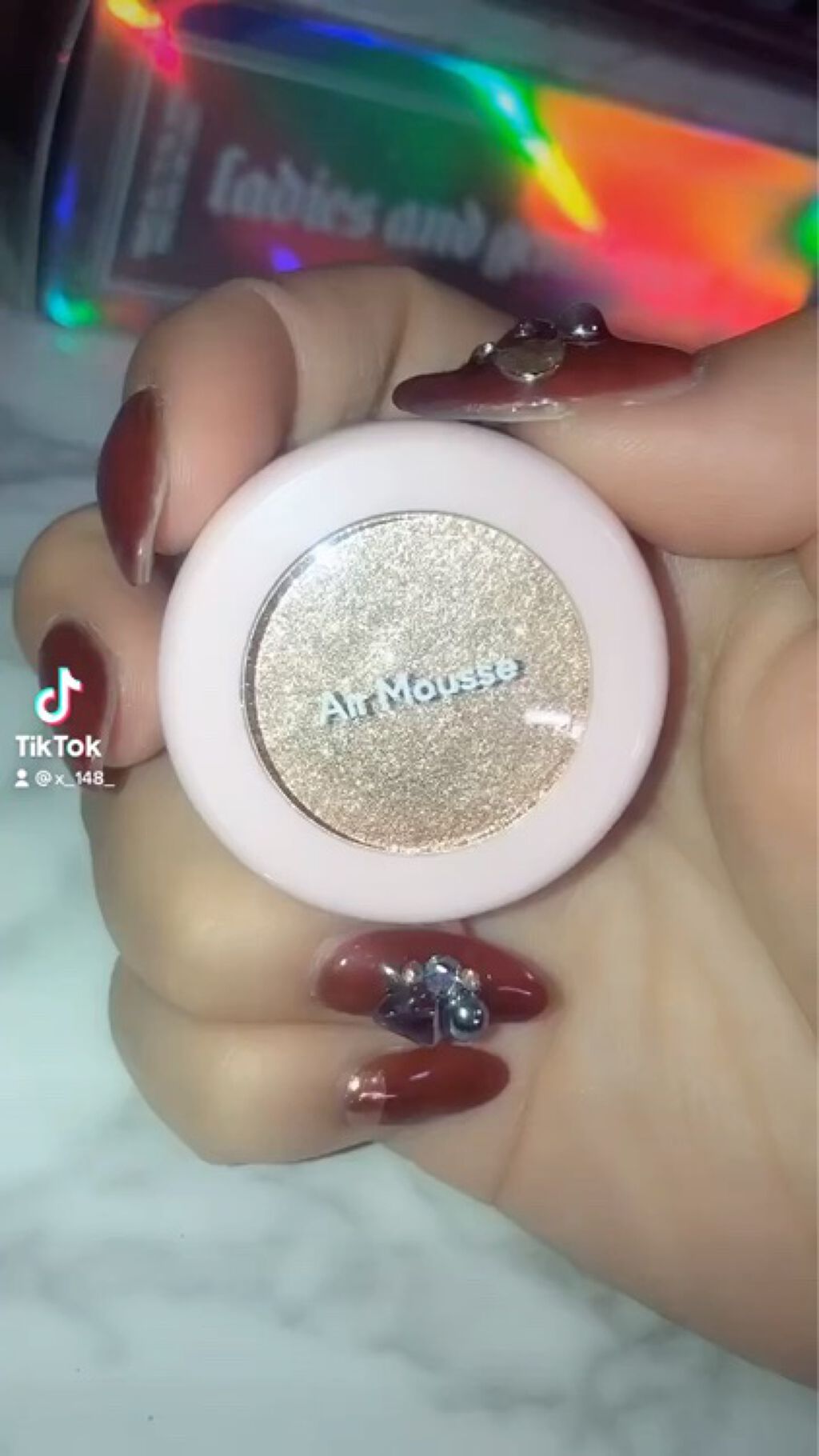 【❣️ラメ好き必見❣️】

mёguです🦖❤️

今回はラメ好き必見のおすすめ単色アイシャドウを
ご紹介致します🪄

💎【エチュードハウス：ピクニック エアームースアイズ】💎

🎨色味：BE101 キラキラな恋

💰：¥ 880