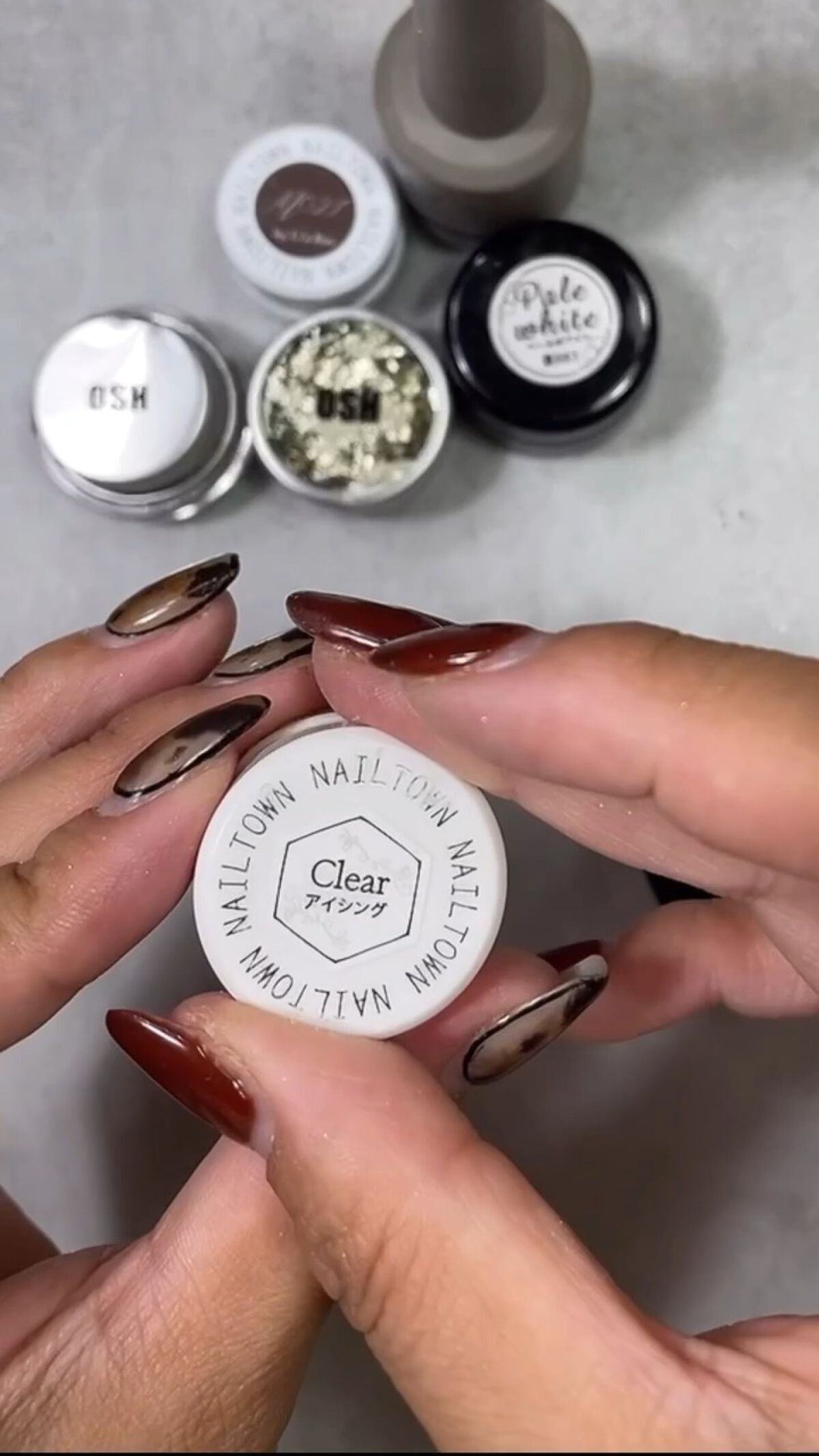 #ブラウンネイル,#個性派ネイル,#秋ネイル,#ニュアンスネイル,#マグネットネイルのネイルデザイン