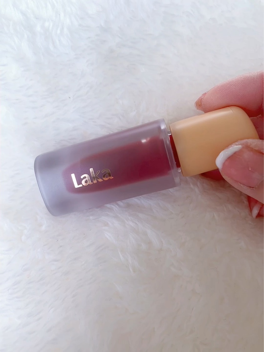 ❥______.

念願のLAKAゲットしてみた( *˙ω˙*)و ｸﾞｯ!

フルーティーグラムティント104チェリー🍒
透け感のある赤リップ、可愛い♥️

ぜひ、チェックしてみてね(♡)

❥______.

#LAKA
#LAKAリ