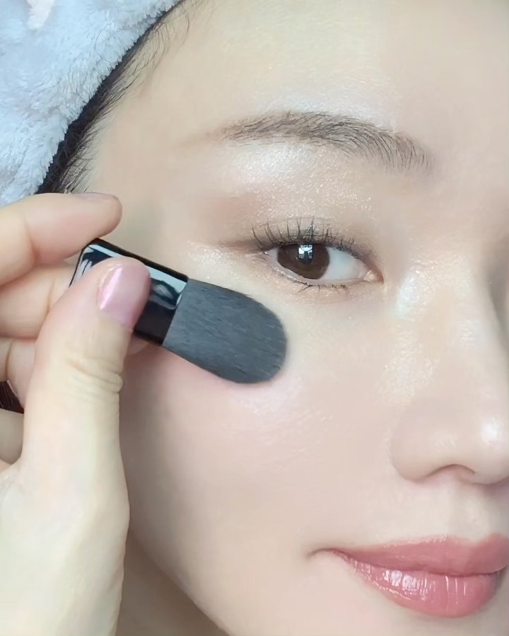 ブラーリング カラー ハイライター/SUQQU/パウダーハイライトを使ったクチコミ（3枚目）