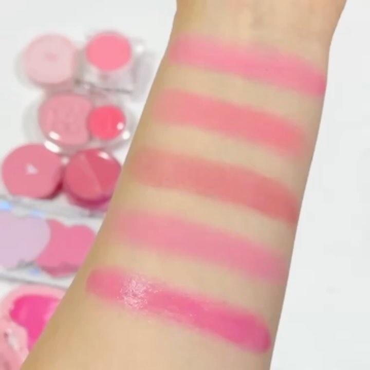 GLOWY CREAM BLUSH/AOU/ジェル・クリームチークの動画クチコミ1つ目