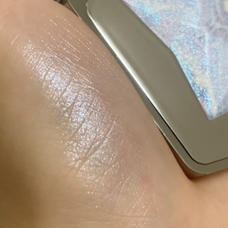 スターダストダイヤモンドハイライトパウダー/PERFECT DIARY/パウダーハイライトを使ったクチコミ（3枚目）