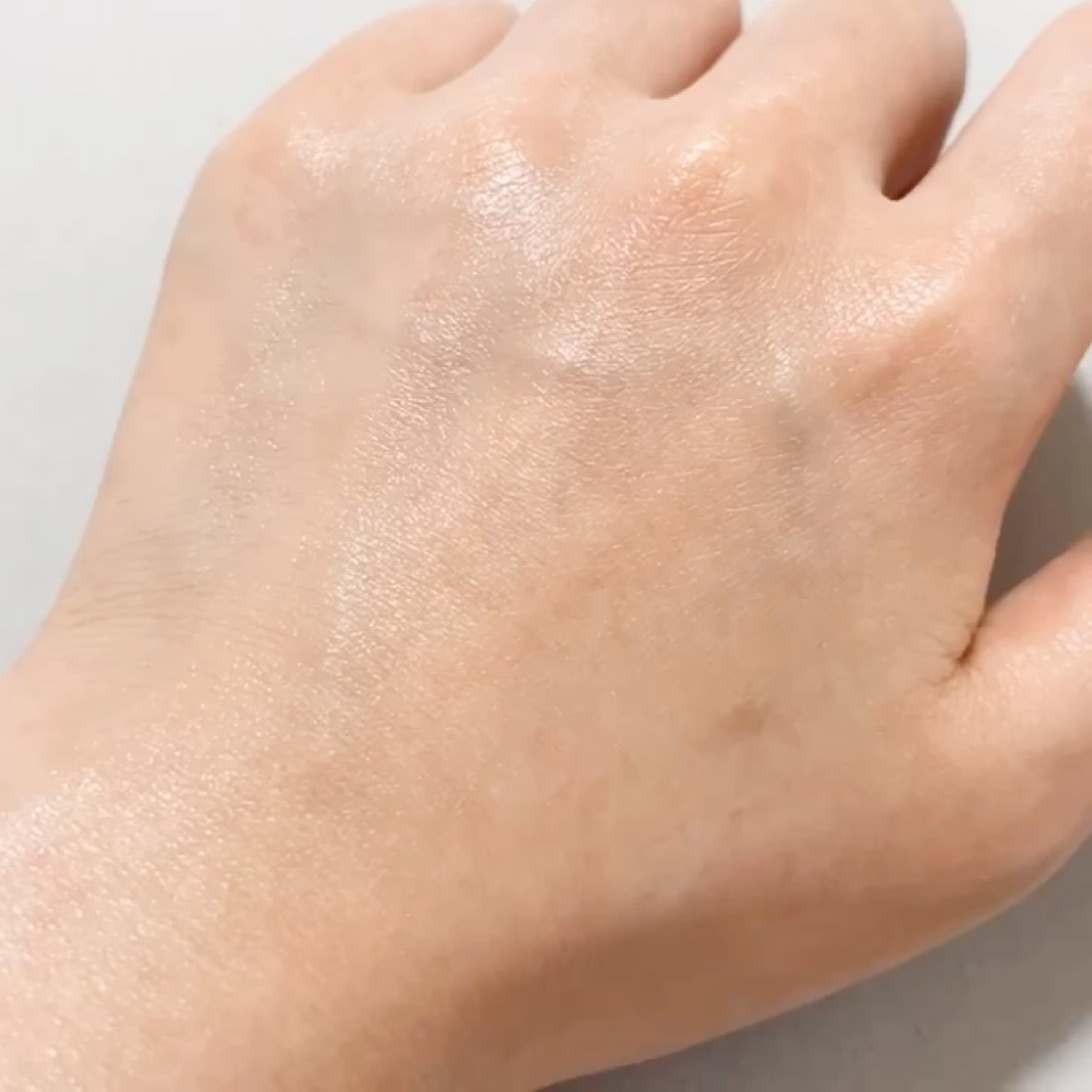 ステイフェイクサースリークプライマーバーム/wakemake/化粧下地の動画クチコミ1つ目