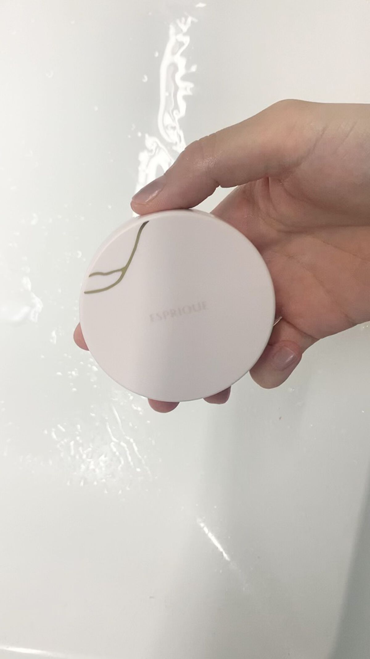 アクアリースキンウェア/ESPRIQUE/クッションファンデーションの動画クチコミ4つ目