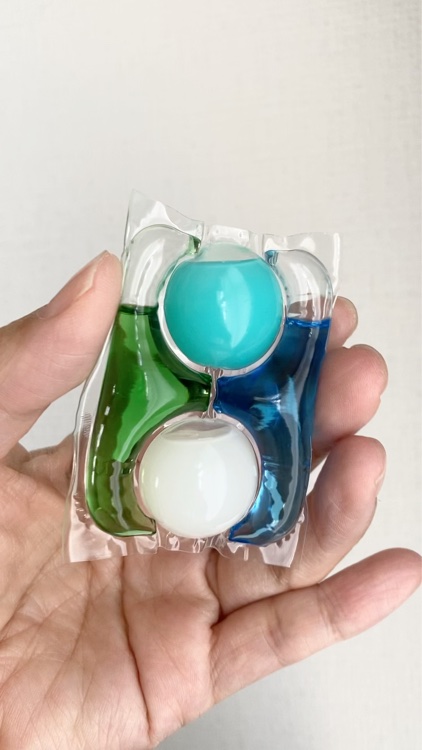 Ka POD  ランドリーボールのクチコミ「目を惹くぷるぷるなランドリーボール🫧

洗濯洗剤と柔軟剤がこれひとつに濃縮されていて、洗濯槽の.....」（3枚目）