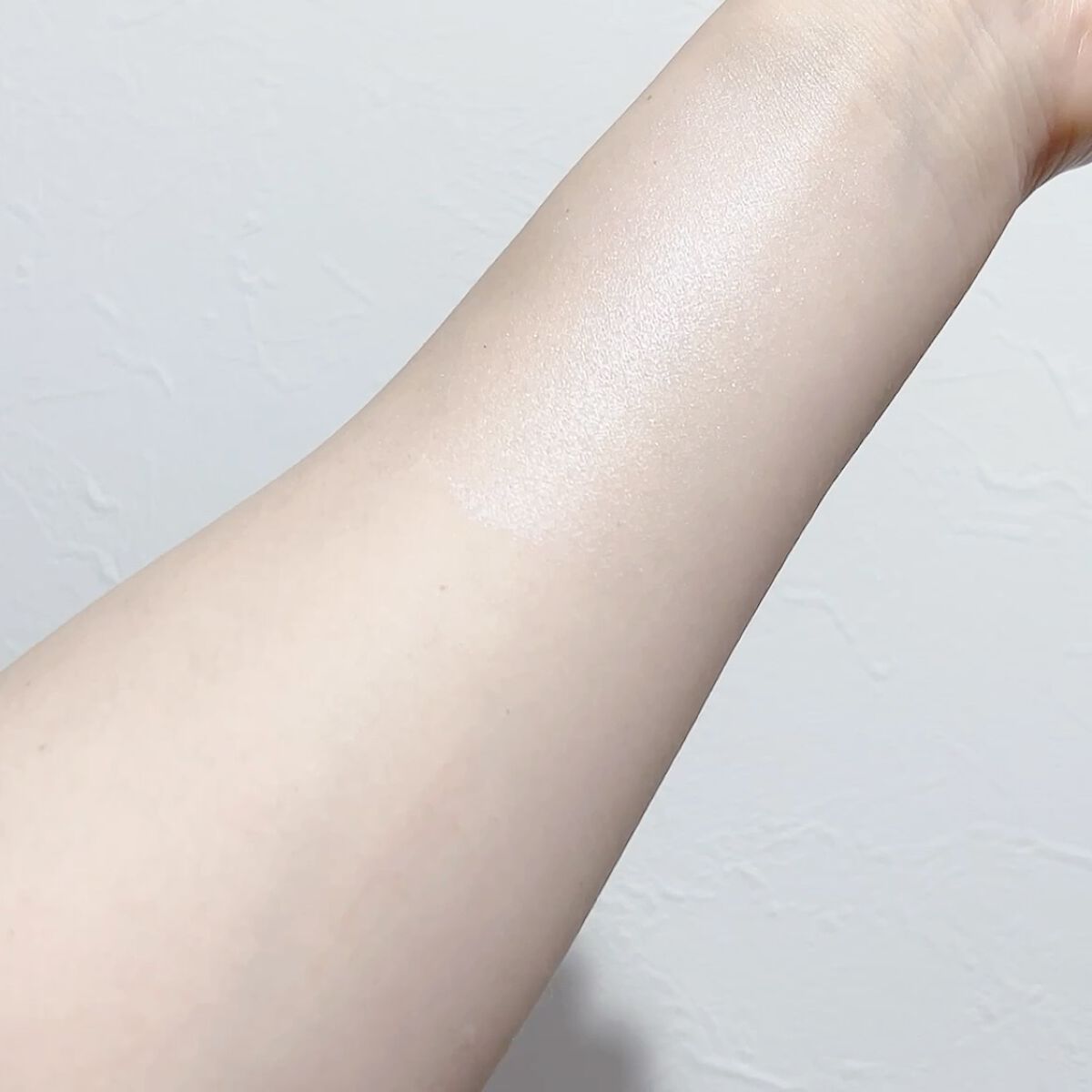 エブリデイブライト UVプロテクター トーンアップシマーラベンダー ホワイトフローラル/JILL STUART/日焼け止めジェルの動画クチコミ1つ目