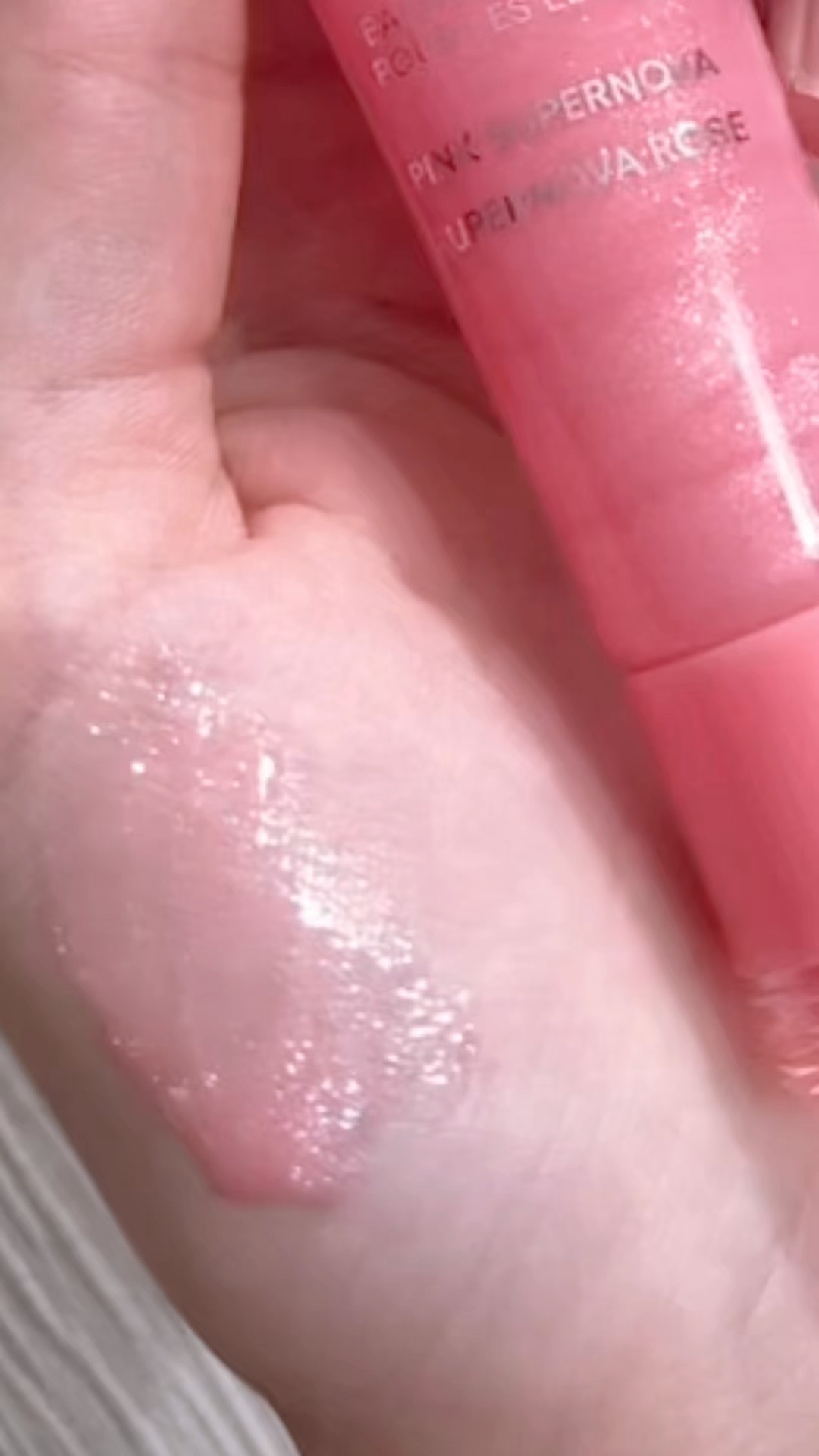 \ 星くずラメできらめくうるツヤリップ/
LANEIGEのバームにラメタイプ登場💄

⭐️⭐️⭐️⭐️⭐️⭐️⭐️⭐️⭐️⭐️⭐️⭐️

・LANEIGE リップグロウィバーム ピンクスーパーノバ

＊既存リップグロウィバームとは異なるオ