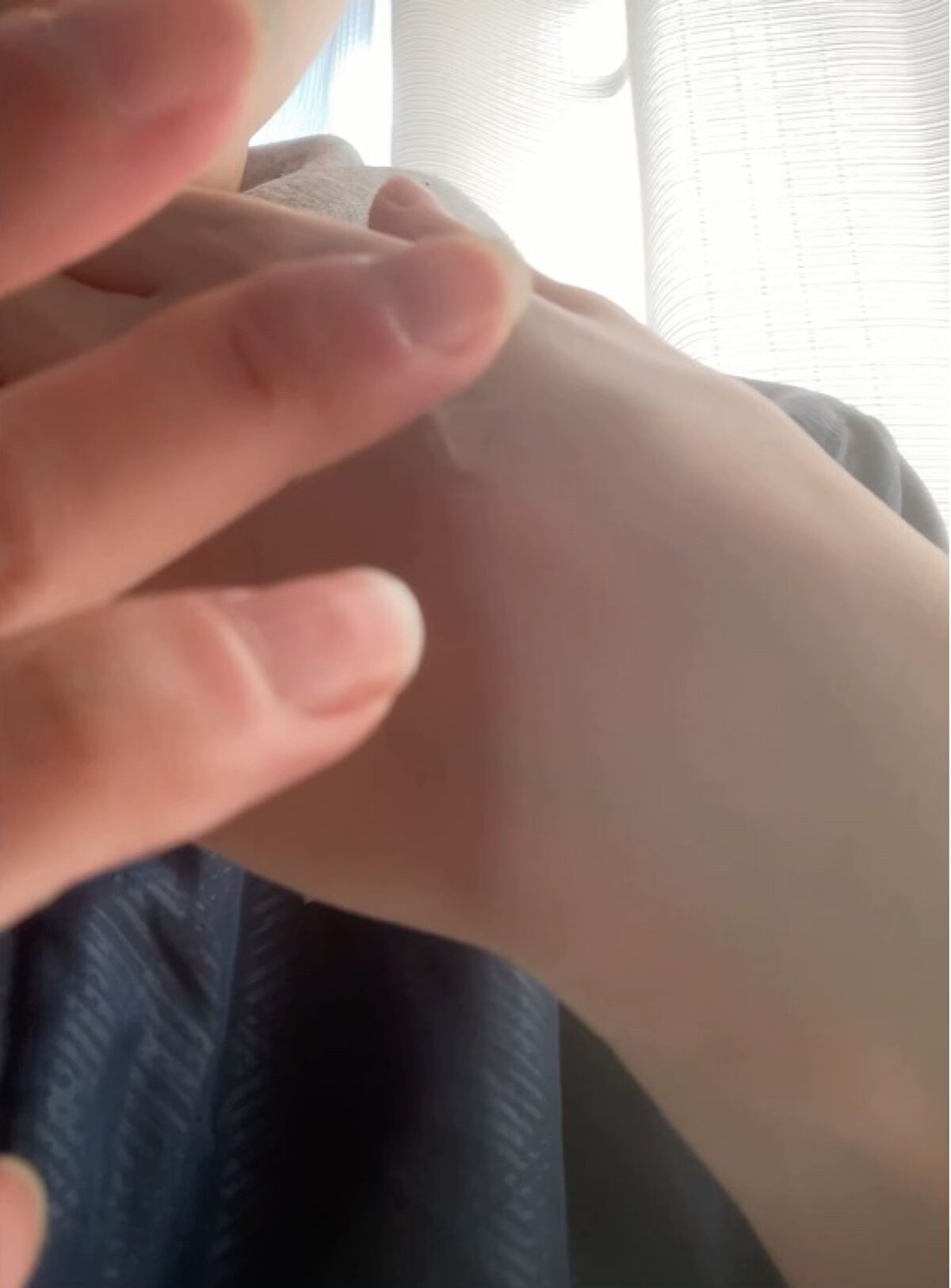 エアリーエッセンスＢＢ/アテニア/化粧下地の動画クチコミ1つ目