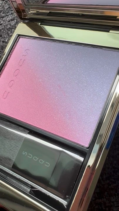 ブラーリング カラー ブラッシュ/SUQQU/パウダーチークの人気ショート動画