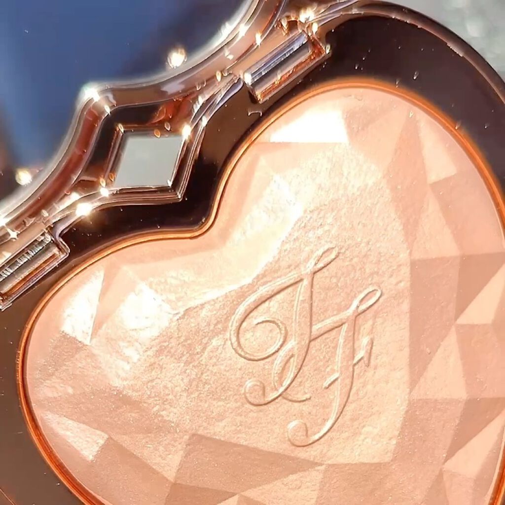ラブ ライト ハイライター/Too Faced/パウダーハイライトの動画クチコミ2つ目