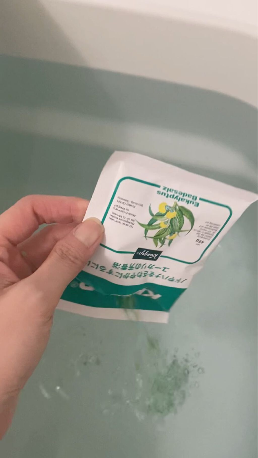 クナイプ バスソルト ユーカリの香り/クナイプ/無機塩系入浴剤の動画クチコミ5つ目