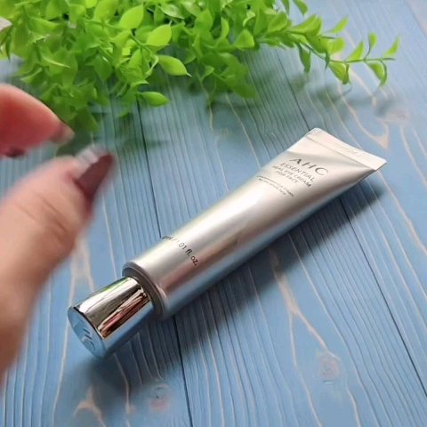 エッセンシャル リアル アイクリーム フォーフェイス/AHC/アイケア・アイクリームを使ったクチコミ（3枚目）