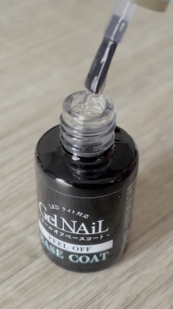 SEジェルネイル　ライト対応　ピールオフ　ベースコート/セリア/ネイルベースコートの動画クチコミ1つ目