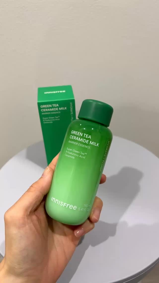 \うるもち！緑茶ミルクトナー/
INNISFREEから乾燥シーズンに心強い
乳液みたいなトナーが出てた𓇬
⁡
✴︎INNISFREE
「INNISFREE グリーンティー セラミド ミルク エッセンストナー」
⁡
とろみがあるけどベタつき