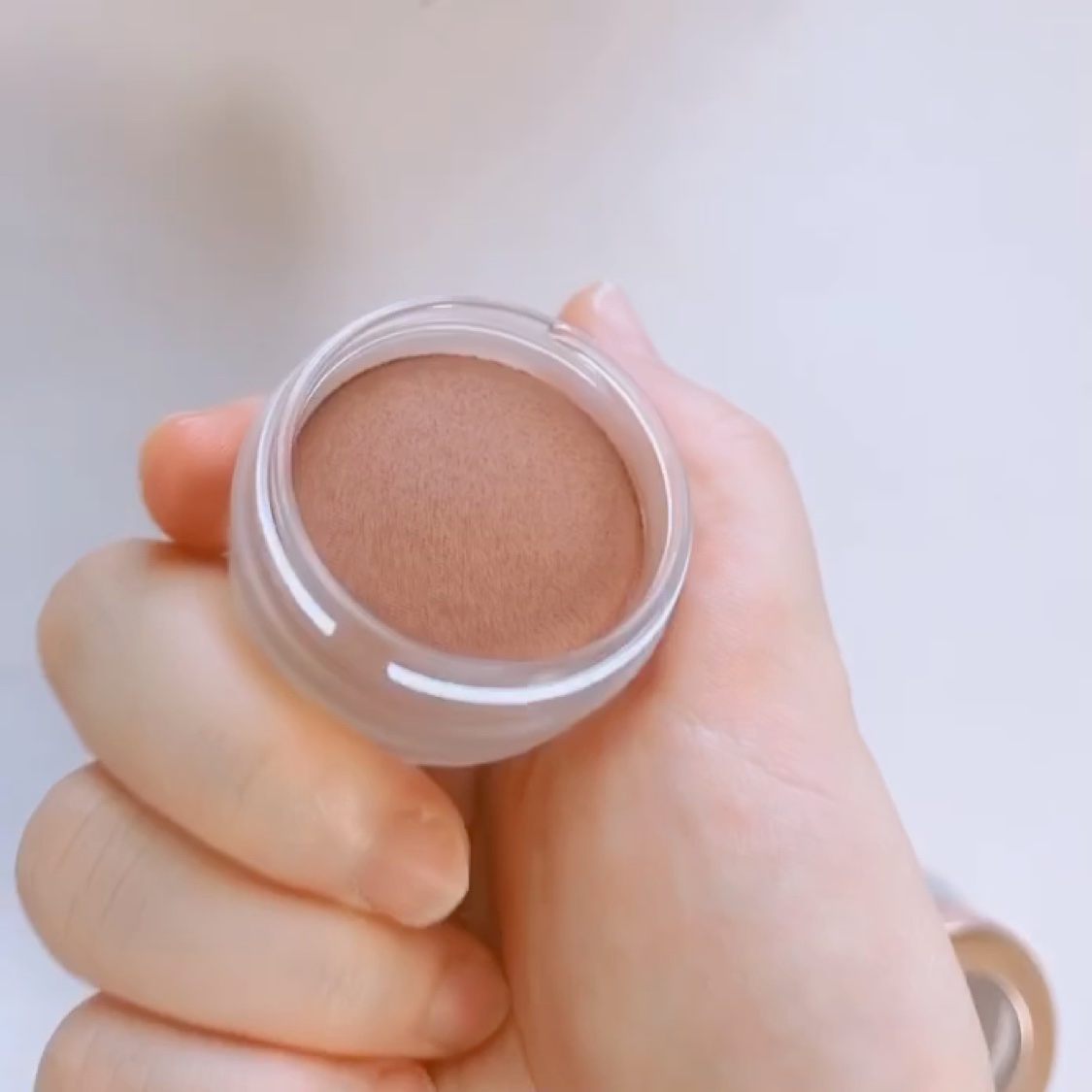 アイグロウジェム スキンシャドウ/DECORTÉ/ジェル・クリームアイシャドウの動画クチコミ1つ目