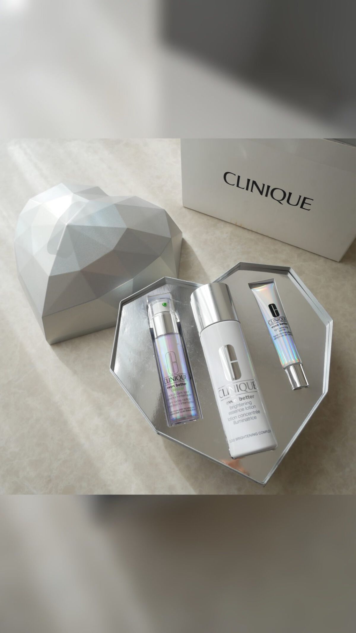 イーブン ベター ライト リフレクト プライマー/CLINIQUE/化粧下地の動画クチコミ2つ目