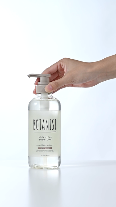 BOTANIST(ボタニスト)公式アカウント on LIPS 「【やさしく洗って濃密保湿✨乾燥対策に2つのボディーケア】日中と..」（1枚目）