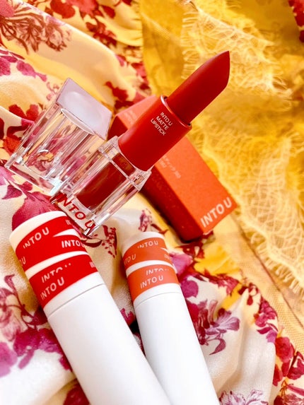 フェザーマットリップスティック/INTO U/口紅の人気ショート動画