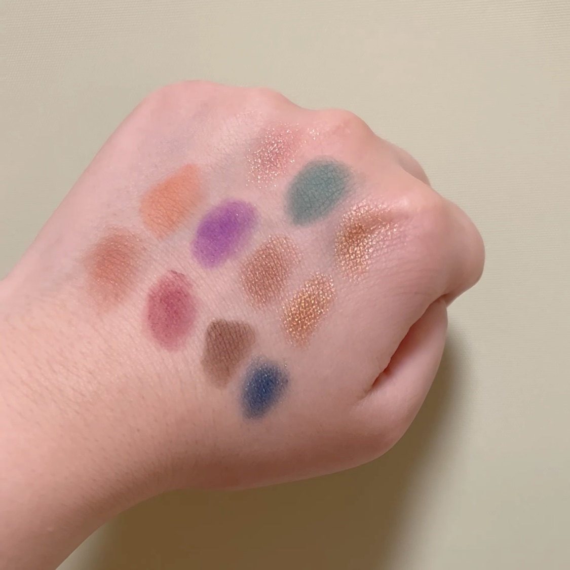 トゥエルブカラー アイシャドウ/LionWell（ライオンウェル）/アイシャドウパレットの動画クチコミ1つ目