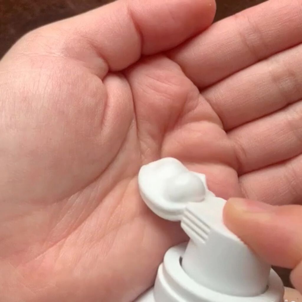 レーヌブランシュ イルミネイティングクレンジングフォーム/L'OCCITANE/泡洗顔を使ったクチコミ（2枚目）