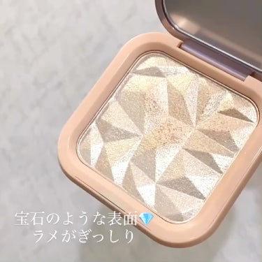 ELLESY know you lettenのクチコミ「
宝石のようでうっとり💎
肌馴染みの良いラメが"ぎっしり"主役級ハイライト！

-------.....」（3枚目）