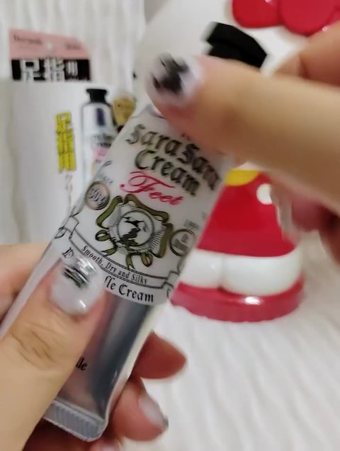 薬用足指さらさらクリーム/デオナチュレ/デオドラント・制汗剤を使ったクチコミ（2枚目）