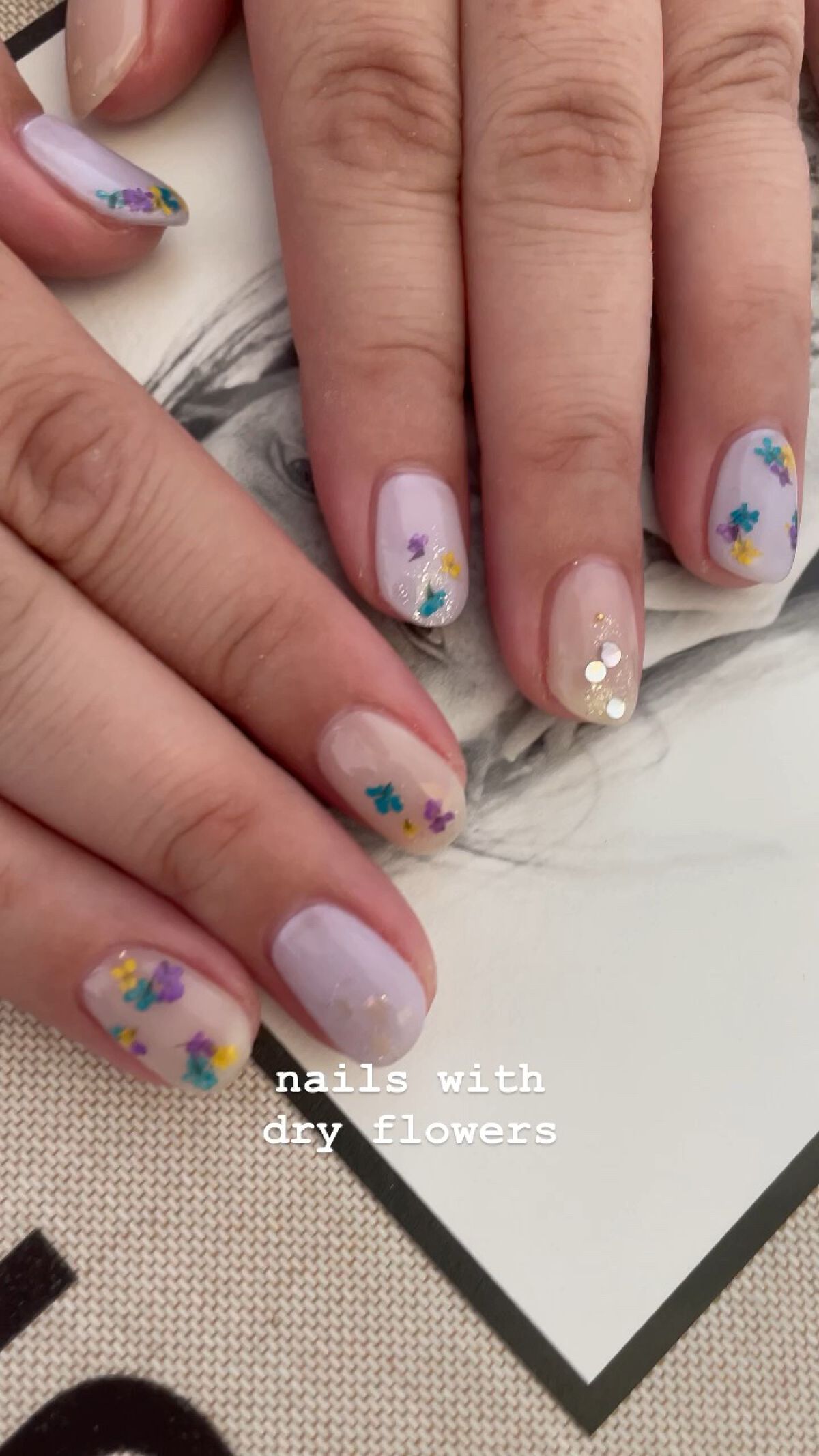 #ジェルネイル,#セルフネイル,#ニュアンスネイル,#押し花ネイル,#紫ネイル,#秋ネイル,#サマーネイルのネイルデザイン