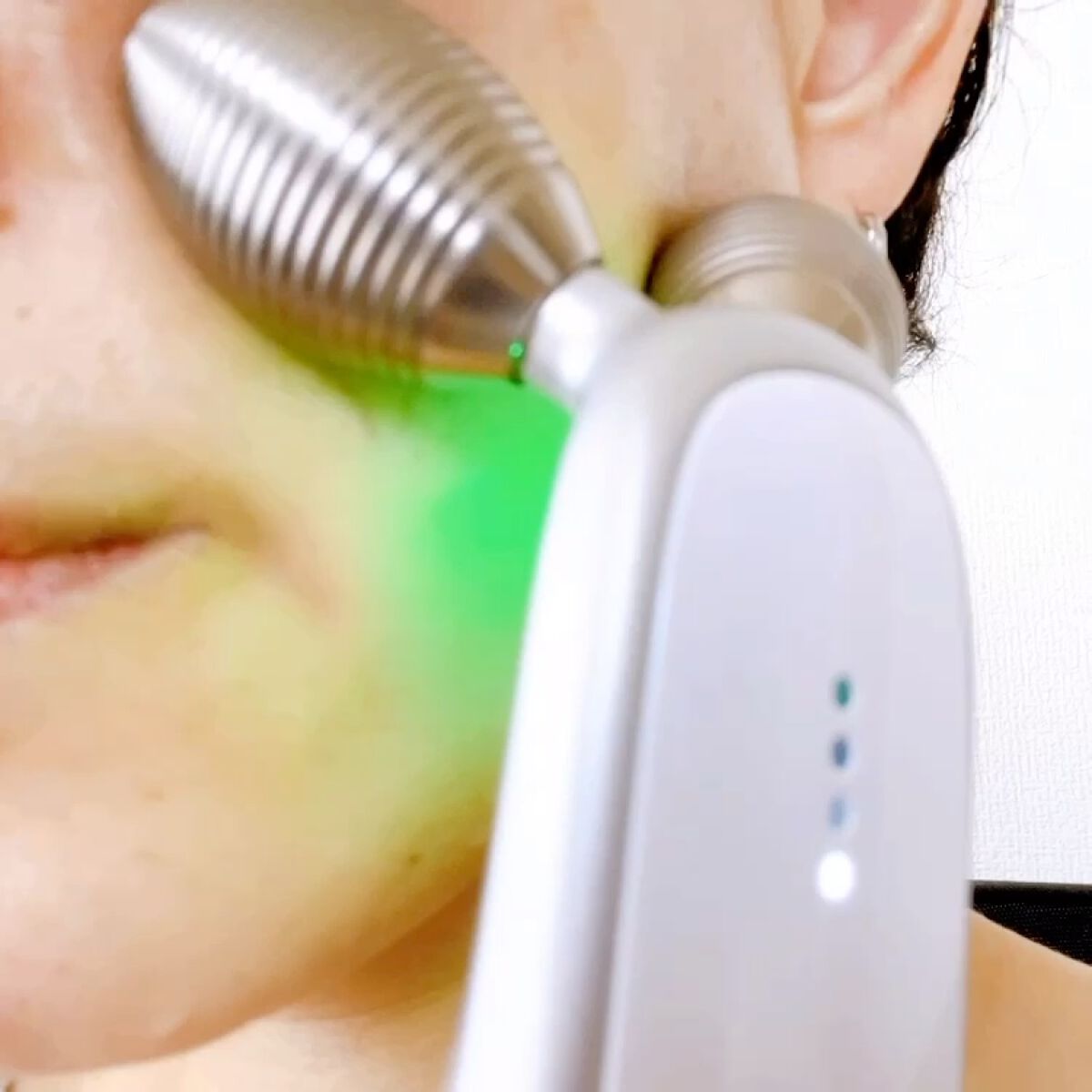 美顔器 AGE-R メディキューブ　EMSショット AGE-R専用ジェルセラム｜MEDICUBE他、3商品を使った口コミ