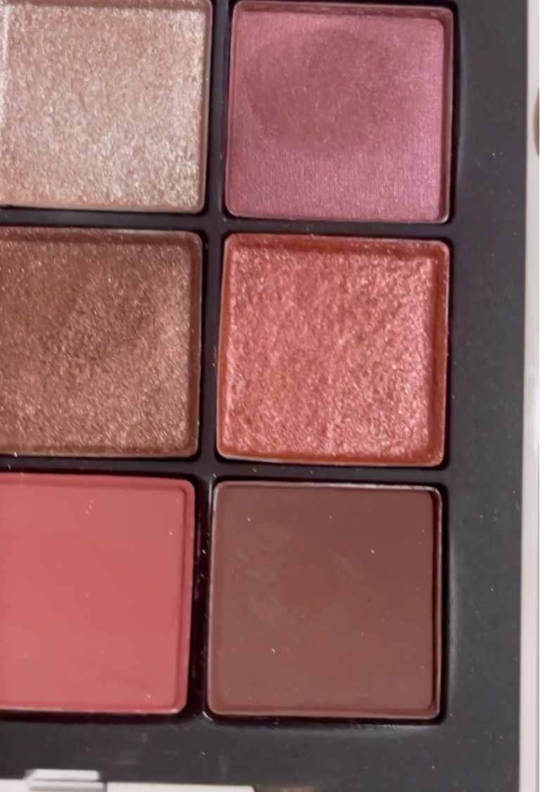 NARS エンドレスナイツ アイシャドーパレットのクチコミ「NARS 
クリスマスコフレ2023
エンドレスナイツ アイシャドーパレット
✼••┈┈••✼.....」（3枚目）