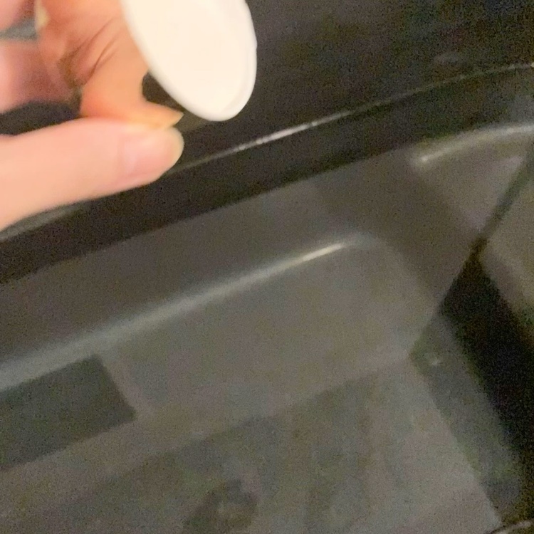 ホワイトスノードロップ トリートメント バスミルク/Flora Notis JILL STUART/保湿系入浴剤の動画クチコミ2つ目