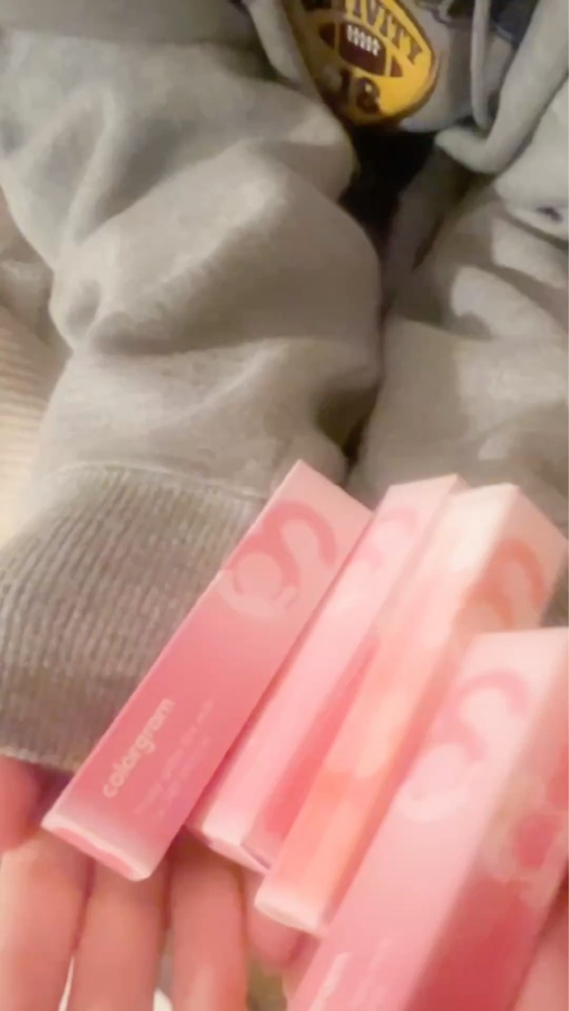 花粉で声が枯れた🥹
初恋ミルキー💕colorgram （カラーグラム）タンフルグラスティントミルク
ふんわり透明な色味好きすぎる！

#PR #カラーグラム #colorgram #タンフルグラスティントミルク ＃初恋ミルキー＃初恋ミル