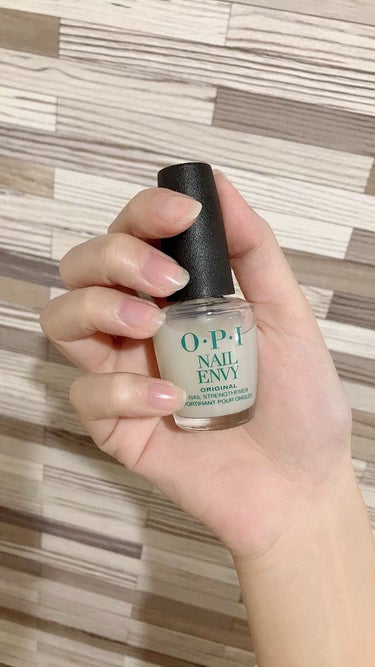 オイルインキューティクルプッシャーペンで甘皮を取り
爪をやすりで磨き、Crystal nail for Leafで磨き
ネイルエンビー塗ると

ネイルエンビーこんなつやんつやんになる？？？ってなるので一