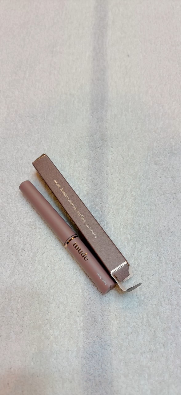 ♡
♡
♡mude.
インスパイアスキニーカーリングマスカラ

リピートメガ割り購入アイテム🤍🤍

まつ毛1本1本を
そっととかすだけで、
“つくりすぎてないのに盛れる”仕上がり🖤

極細ブラシだから
下まつ毛・目尻・目頭まで
ちゃん