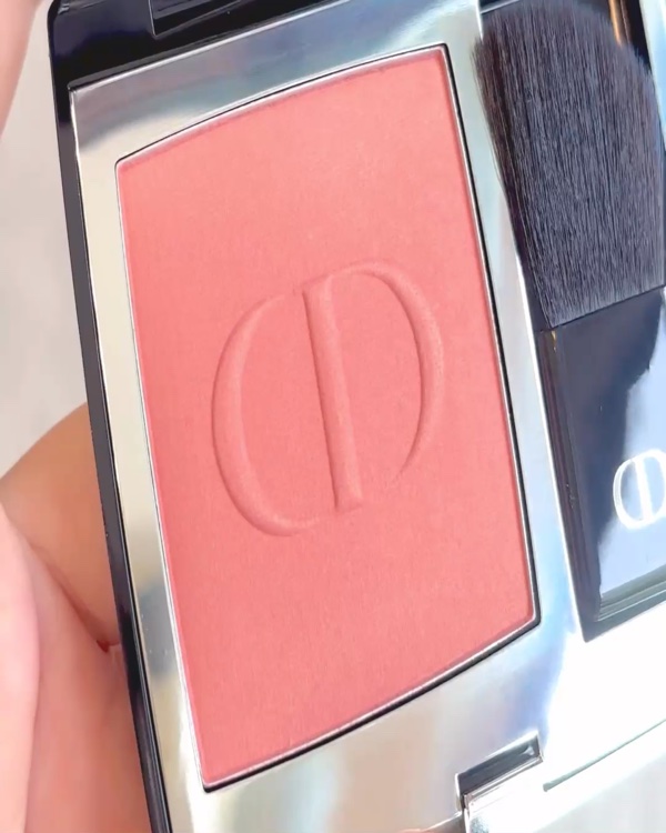 ディオールスキン ルージュ ブラッシュ/Dior/パウダーチークの動画クチコミ2つ目
