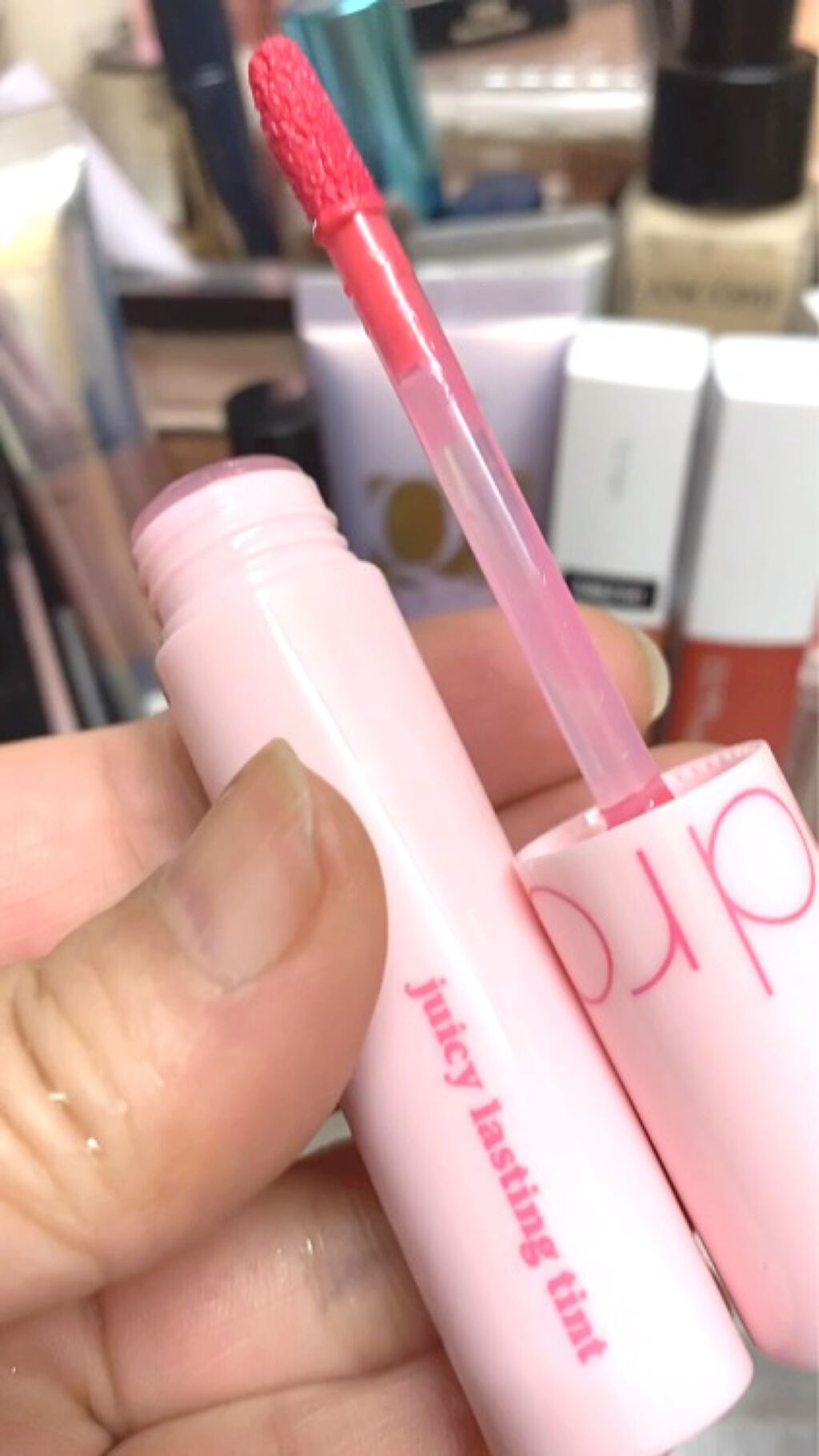 ジューシーラスティングティント/rom&nd/リップティントを使ったクチコミ（2枚目）