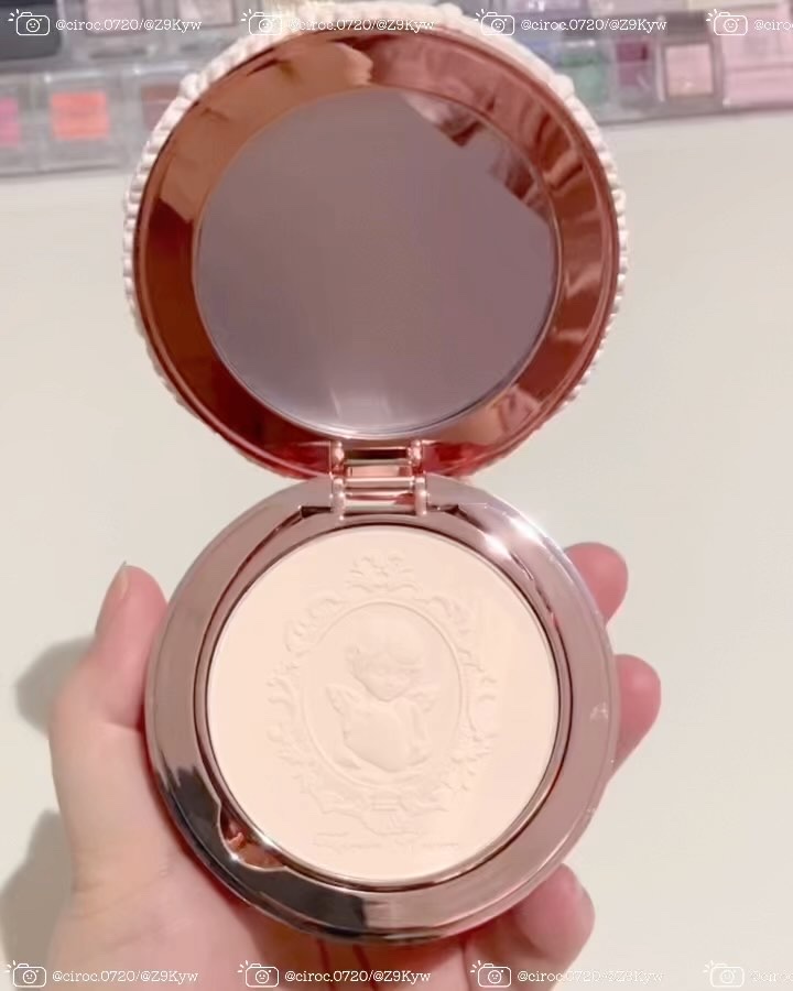 ストロベリーキューピッド リップ5点、鏡、チークとパフ、パウダーの