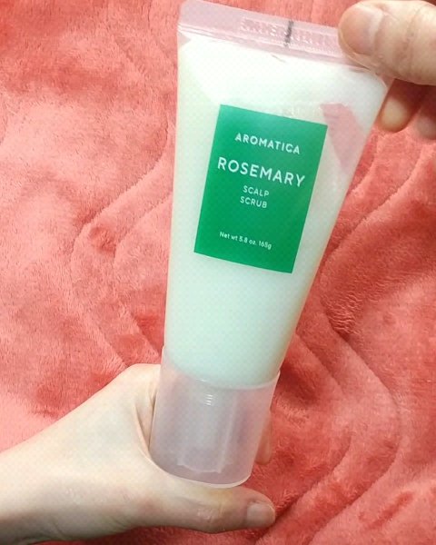 以前紹介したAROMATICA
ローズマリー スカルプ スクラブ✨

ローズマリー スカルプ スクラブは
定期的な使用に留まってはいますが、
夏ぼど汗は見た目にはかいていない
ようでも、冬場は乾燥しやすいうえに
元々髪に水分が少なく、癖毛＆