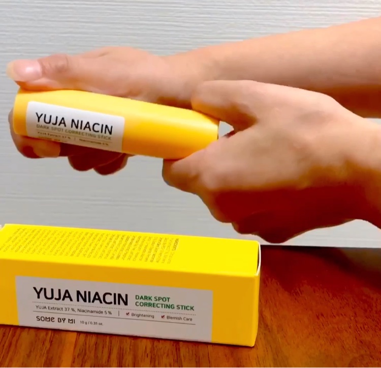 ゆずナイアシンダークスポットコレックティングスティック/SOME BY MI/美容液を使ったクチコミ（2枚目）