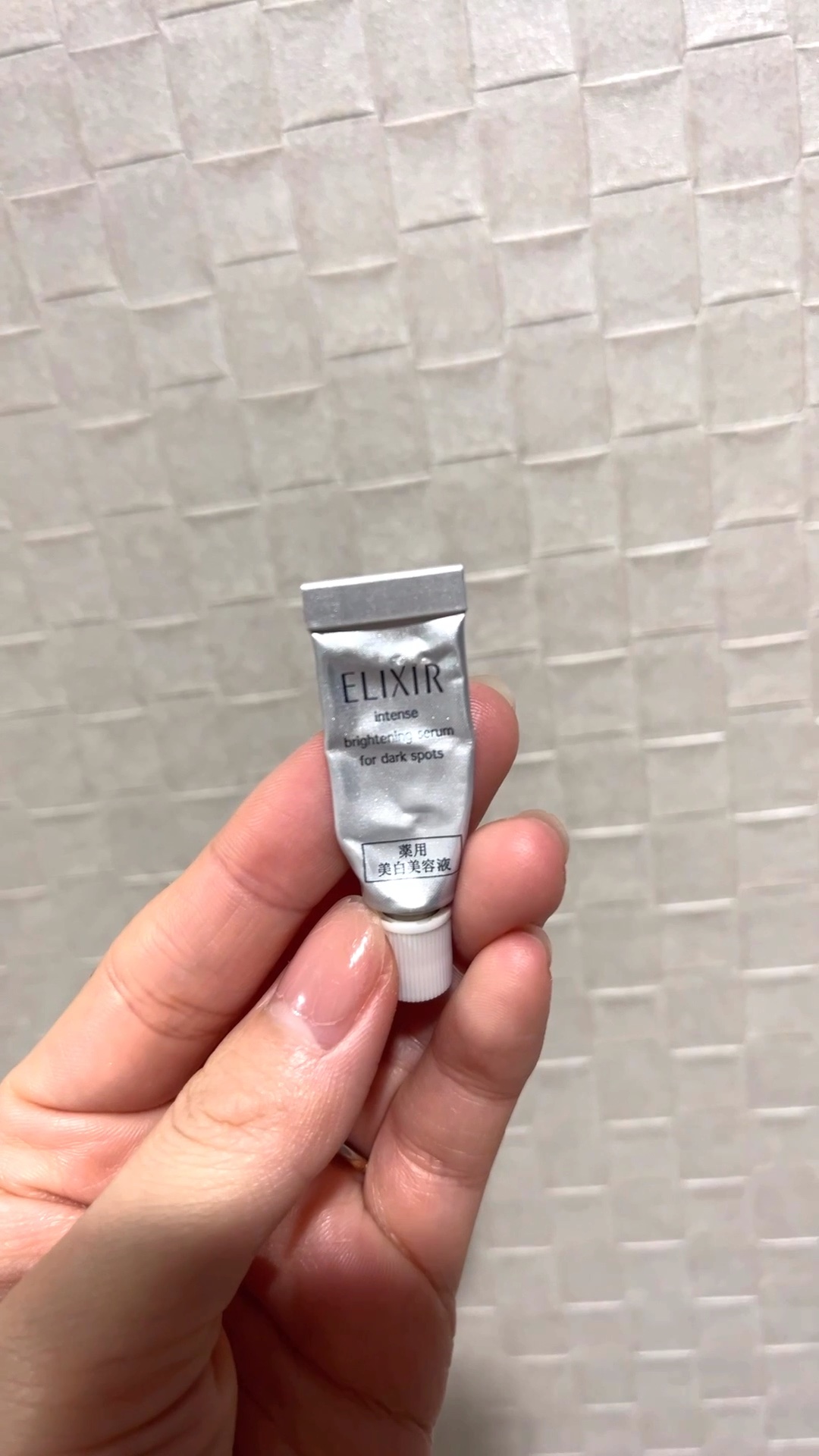 エリクシール ホワイト スポットクリアセラム WT/エリクシール/美容液の人気ショート動画