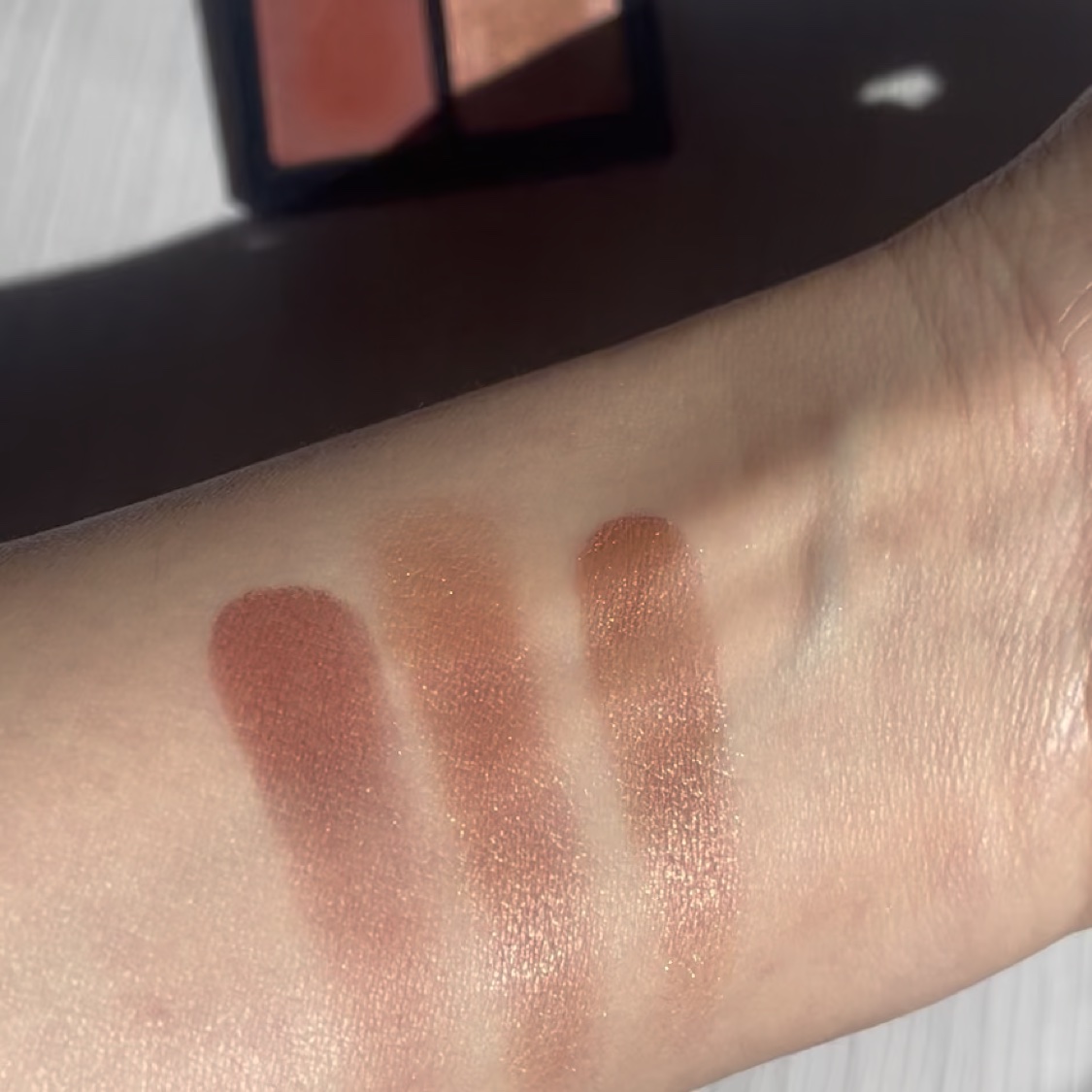 ジュエリーグロウニュアンスマルチシェード/Enamor/シェーディングの動画クチコミ2つ目