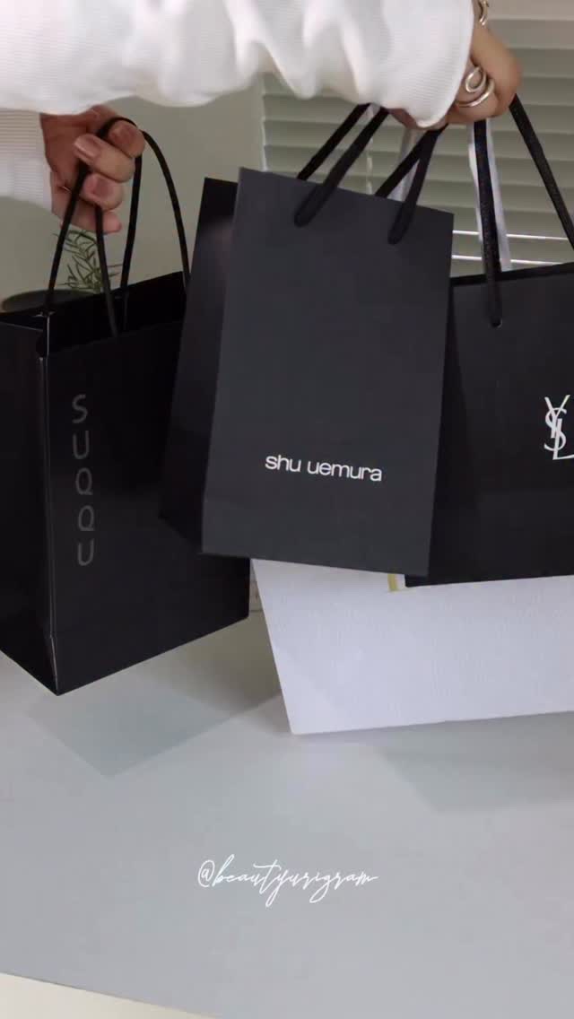 10月はバースデー期間でして！🎂
バースデーギフトやら色々引き取ってきました〜！

@yslbeauty 
@suqqu_official 
@shuuemura 
@diorbeauty 

SUQQUは重課金勢だと
¥11,000のハ