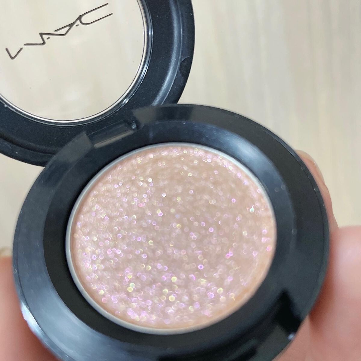 ダズルシャドウ/M・A・C/単色アイシャドウの人気ショート動画