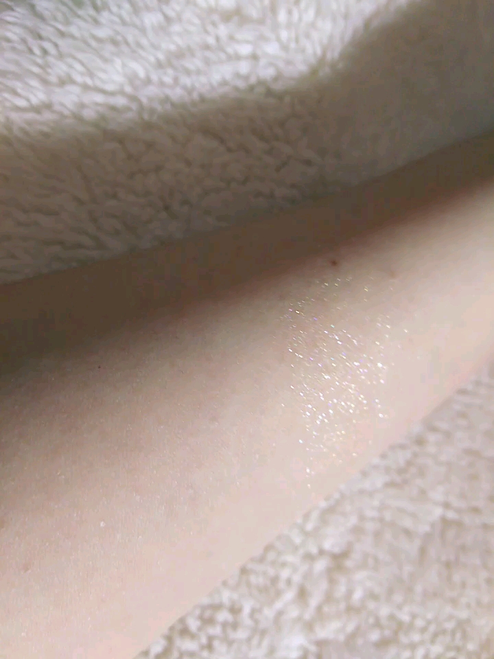 プリズム エアー シャドウ/CLIO/単色アイシャドウを使ったクチコミ（3枚目）