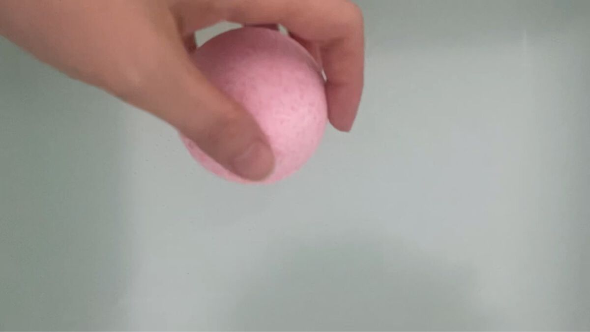 光る マイメロディ バスボール/サンタン/入浴剤の動画クチコミ1つ目