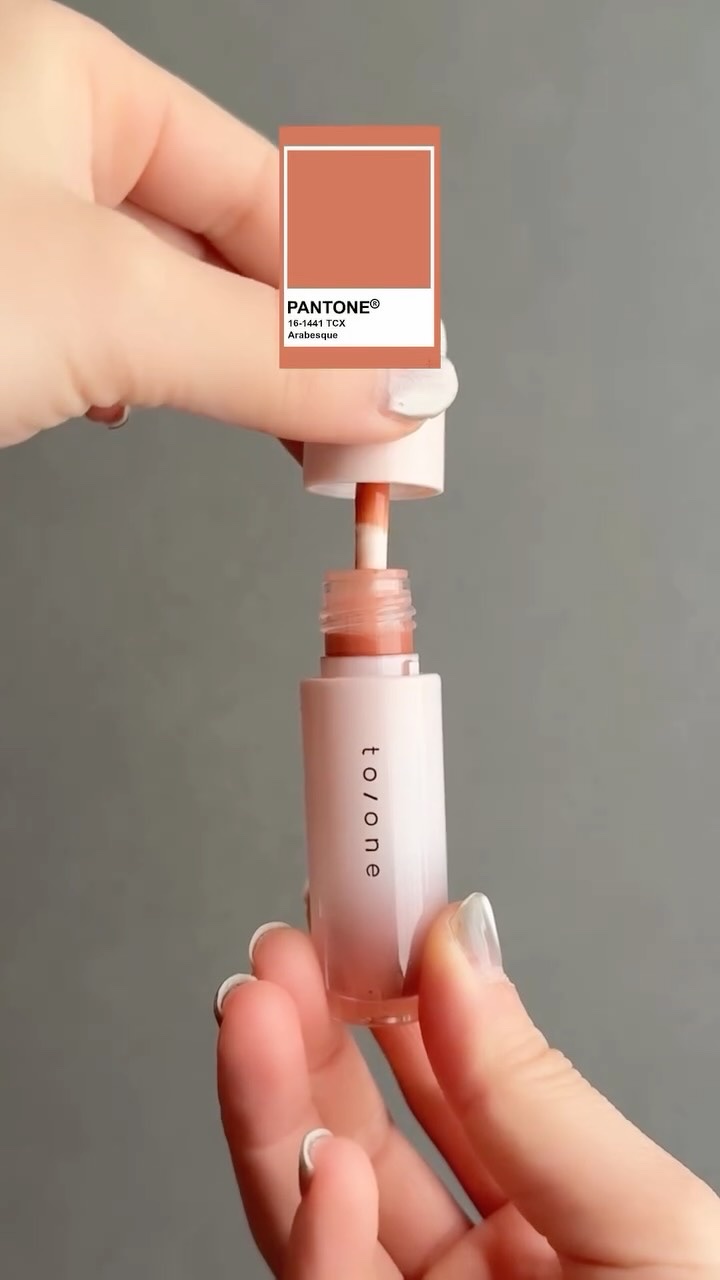 トーン ペタル ブルーミング グロス/to/one/リップグロスの人気ショート動画