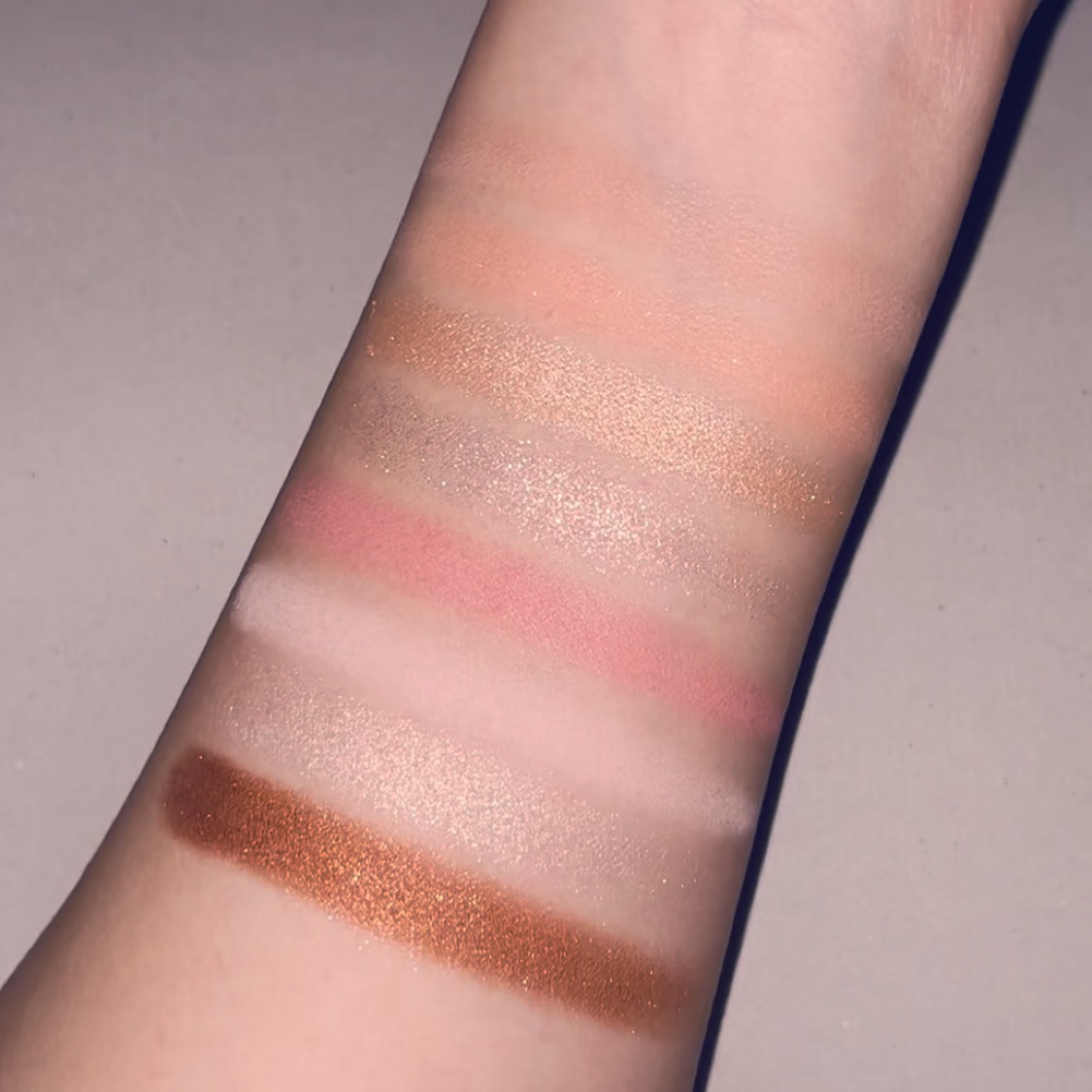 アイトーン　ドーナツアイシャドウパレット/TONYMOLY/アイシャドウパレットの動画クチコミ1つ目