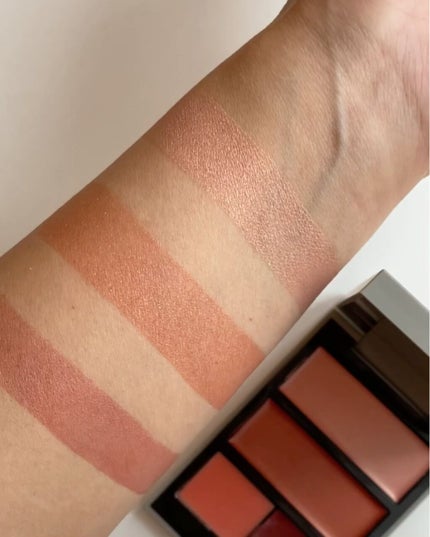 グローフリーダムパレットライジング/THREE/クリームハイライトを使ったクチコミ(3枚目)