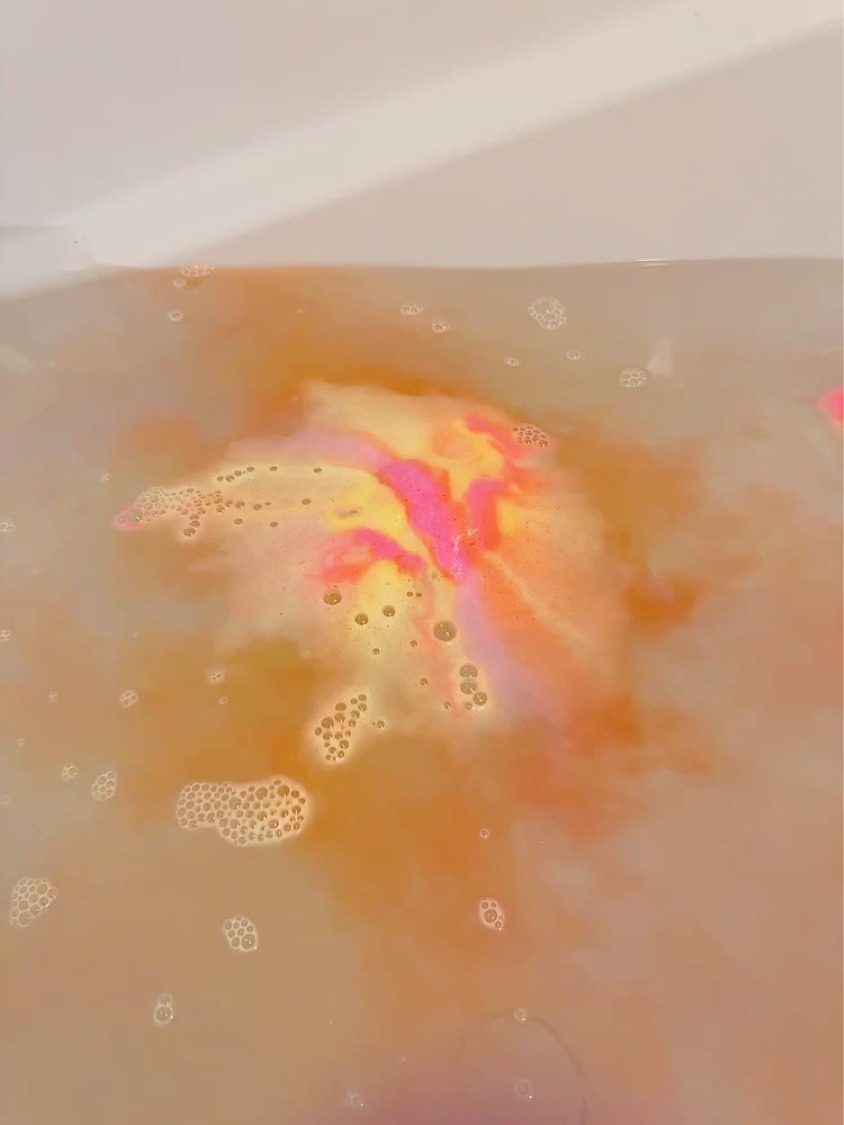 トロピカルレッド ボム/ラッシュ/炭酸系入浴剤を使ったクチコミ（2枚目）