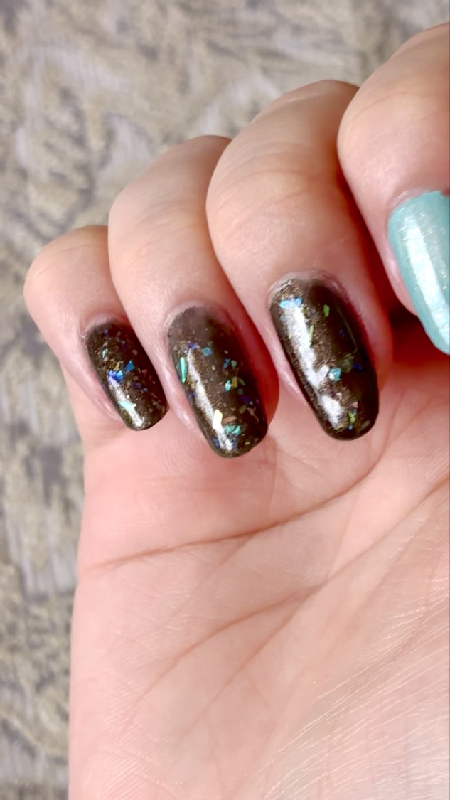 ネイルホリック ラメ トップコート/ネイルホリック/ネイルトップコートの動画クチコミ3つ目