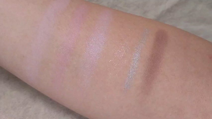 フラッフィーウェアチーク/ABOUT TONE/パウダーチークの動画クチコミ4つ目